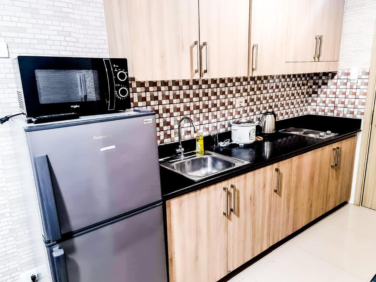 Sabina'S One Bedroom Condo At Shore Tower C マニラ市 エクステリア 写真